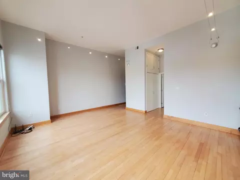Living - 326 8th St NE #402, Washington, DC 20002 photo 6 of 9
