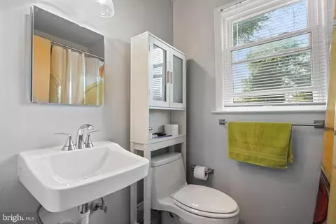 Bath - 2211 32nd Pl SE, Washington, DC 20020 photo 1 of 2