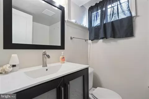 Bath - 2211 32nd Pl SE, Washington, DC 20020 photo 2 of 2