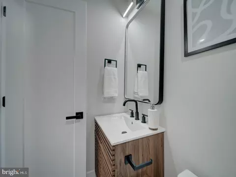 Bath - 2527 3rd St NE, Washington, DC 20002 photo 5 of 8