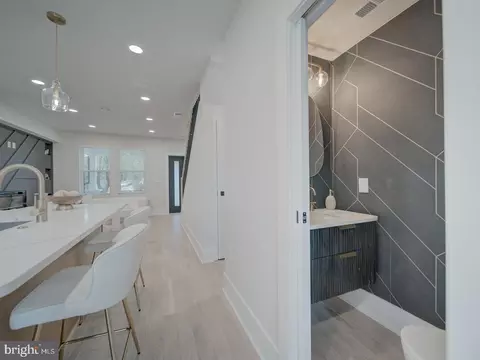 Entry Way - 2527 3rd St NE, Washington, DC 20002 photo 5 of 10