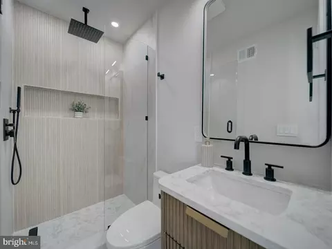 Bath - 2527 3rd St NE, Washington, DC 20002 photo 2 of 8