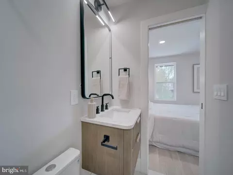 Bath - 2527 3rd St NE, Washington, DC 20002 photo 3 of 8