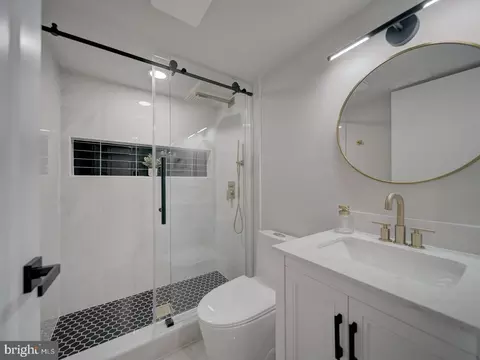 Bath - 2527 3rd St NE, Washington, DC 20002 photo 7 of 8
