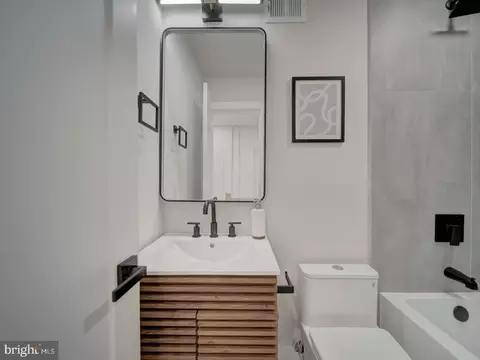 Bath - 2527 3rd St NE, Washington, DC 20002 photo 4 of 8