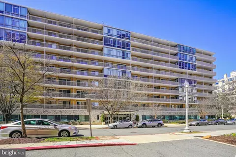 730 24th St NW #412, Washington, DC 20037