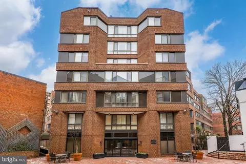 1077 30th St NW #206, Washington, DC 20007