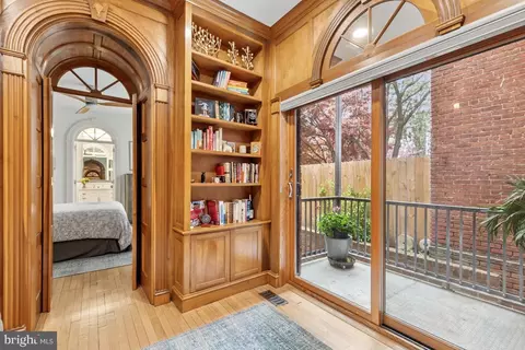 1318 35th St NW #3, Washington, DC 20007