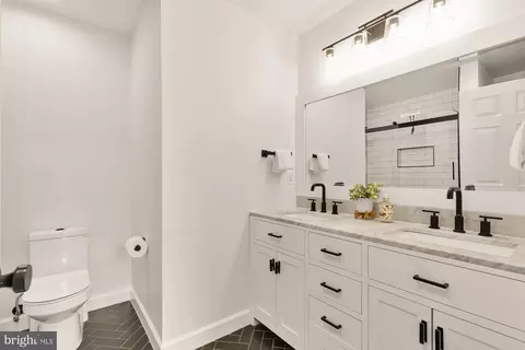 Bath - 255 14th St SE #A, Washington, DC 20003 photo 3 of 4