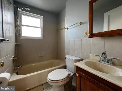 Bath - 1171 Summit St NE, Washington, DC 20002 photo 1 of 3
