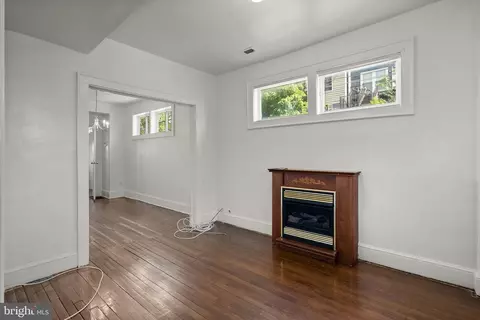 Living - 560 25th Pl NE, Washington, DC 20002 photo 1 of 2