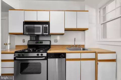 Kitchen - 560 25th Pl NE, Washington, DC 20002 photo 1 of 2
