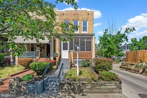 560 25th Pl NE, Washington, DC 20002
