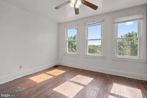 Bedroom - 560 25th Pl NE, Washington, DC 20002 photo 1 of 5