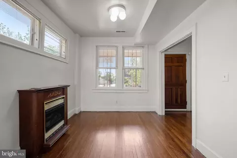 Living - 560 25th Pl NE, Washington, DC 20002 photo 2 of 2