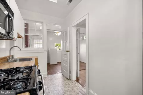 Entry Way - 560 25th Pl NE, Washington, DC 20002 photo 4 of 5