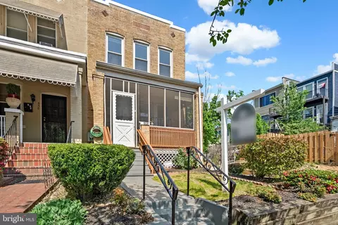 Exterior - 560 25th Pl NE, Washington, DC 20002 photo 2 of 5