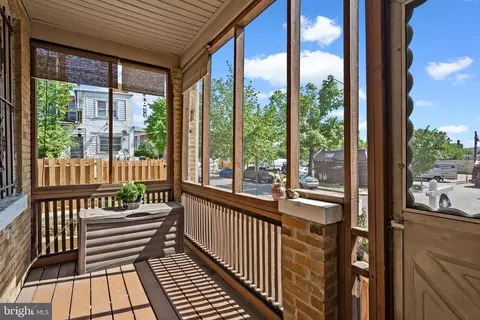 Exterior - 560 25th Pl NE, Washington, DC 20002 photo 4 of 5