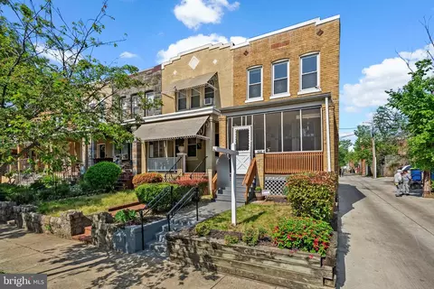 Exterior - 560 25th Pl NE, Washington, DC 20002 photo 3 of 5