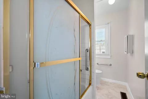 Bath - 560 25th Pl NE, Washington, DC 20002 photo 1 of 3