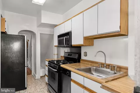 Kitchen - 560 25th Pl NE, Washington, DC 20002 photo 2 of 2