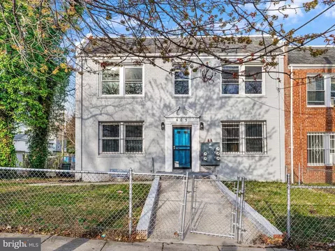 405 34th St SE, Washington, DC 20019