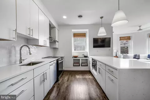 Kitchen - 1933 S Street St NW #E, Washington, DC 20009 photo 4 of 6