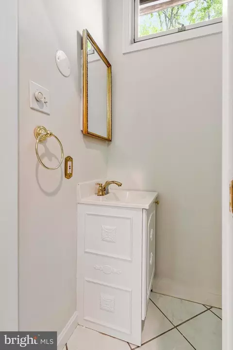 Bath - 2922 Upton St NW, Washington, DC 20008 photo 2 of 10