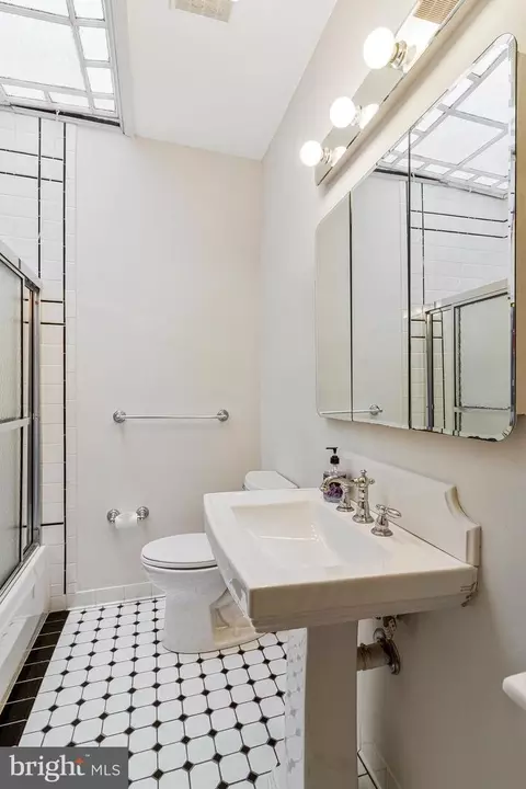 Bath - 2922 Upton St NW, Washington, DC 20008 photo 4 of 10