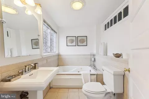 536 11th St SE, Washington, DC 20003 photo 18