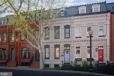 1526 Swann St NW, Washington, DC 20009