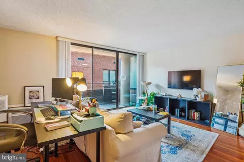 2141 P St NW #605, Washington, DC 20037