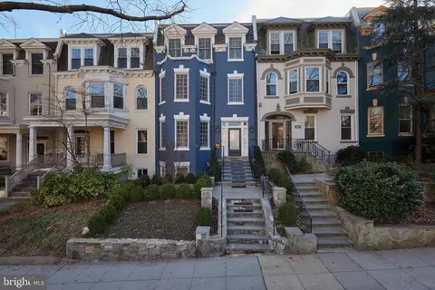 2710 Cathedral Ave NW, Washington, DC 20008