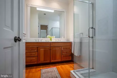 Bath - 417 G St SE, Washington, DC 20003 photo 2 of 6