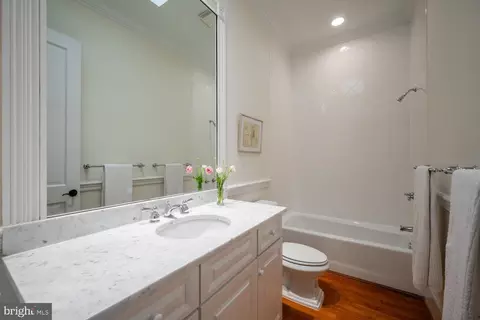 Bath - 417 G St SE, Washington, DC 20003 photo 5 of 6