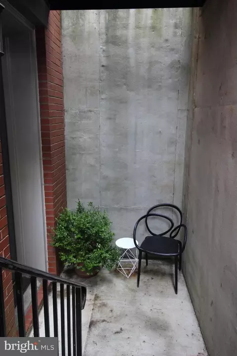 Exterior - 417 G St SE, Washington, DC 20003 photo 5 of 8