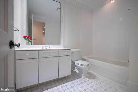 Bath - 417 G St SE, Washington, DC 20003 photo 6 of 6