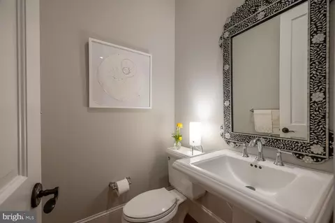 Bath - 417 G St SE, Washington, DC 20003 photo 1 of 6