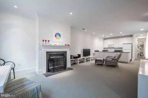 Living - 417 G St SE, Washington, DC 20003 photo 5 of 6