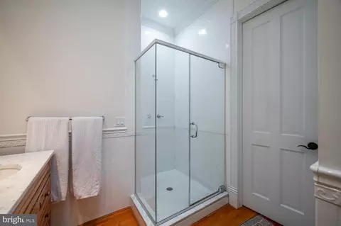 Bath - 417 G St SE, Washington, DC 20003 photo 3 of 6