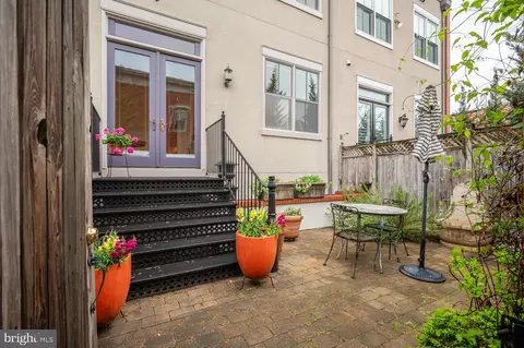 Exterior - 417 G St SE, Washington, DC 20003 photo 6 of 8