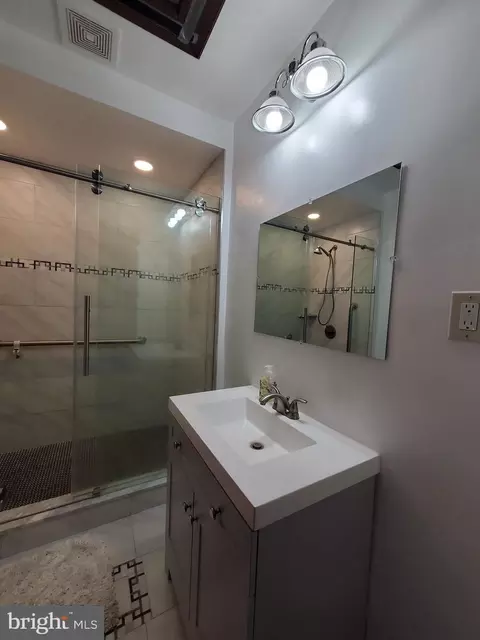 Bath - 1318 F St NE, Washington, DC 20002 photo 3 of 4