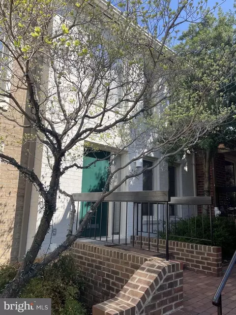 4385 Embassy Park Dr NW, Washington, DC 20016