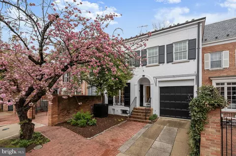 3039 W Lane Kys NW, Washington, DC 20007