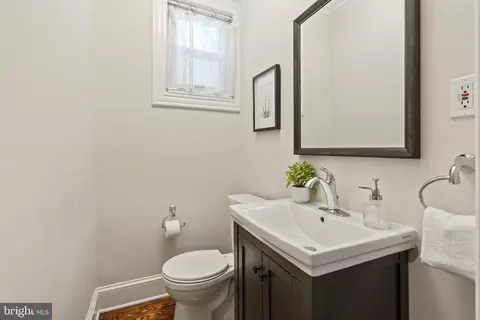 705 7th St NE, Washington, DC 20002 photo 17