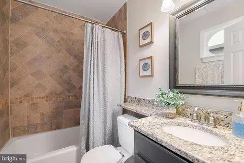 1235 K St SE, Washington, DC 20003 photo 9