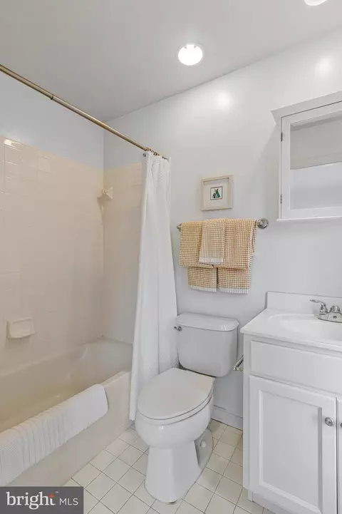Bath - 415 I St SE, Washington, DC 20003 photo 4 of 4