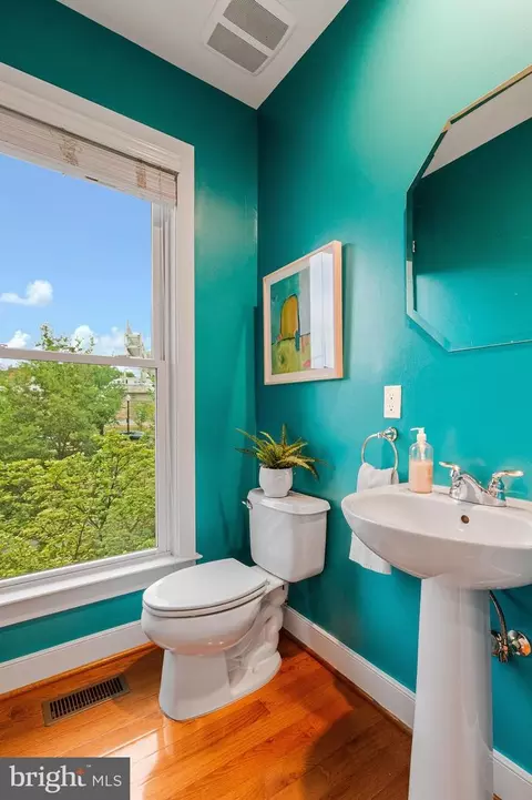 Bath - 415 I St SE, Washington, DC 20003 photo 1 of 4