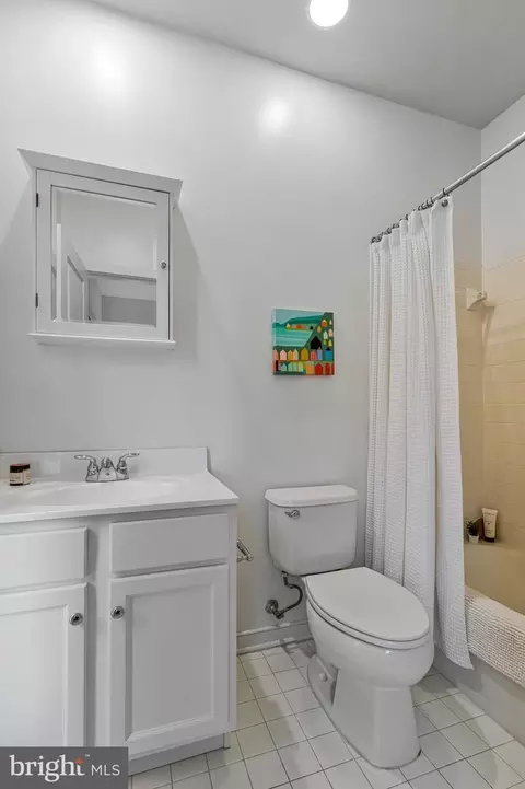Bath - 415 I St SE, Washington, DC 20003 photo 3 of 4