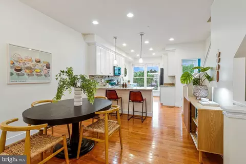 Dining - 415 I St SE, Washington, DC 20003 photo 2 of 2